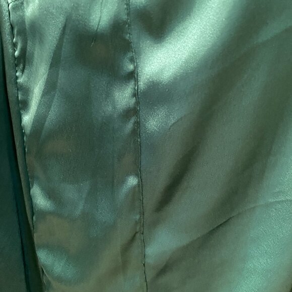 Regal School Robe – Green Lining – Inspired by Harry Potter |  Adult Medium - Picture 4 of 8